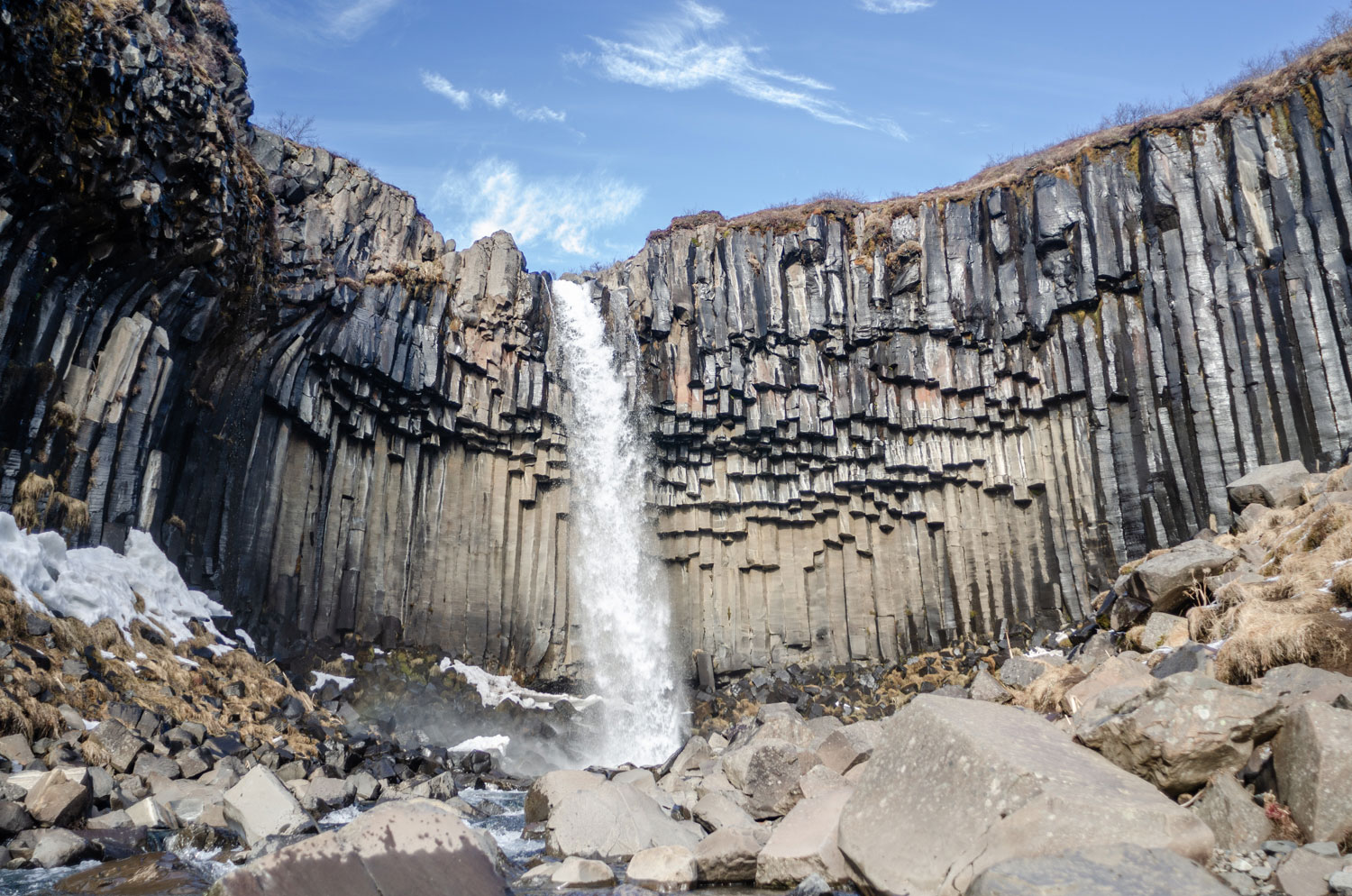 La chute de Svartifoss