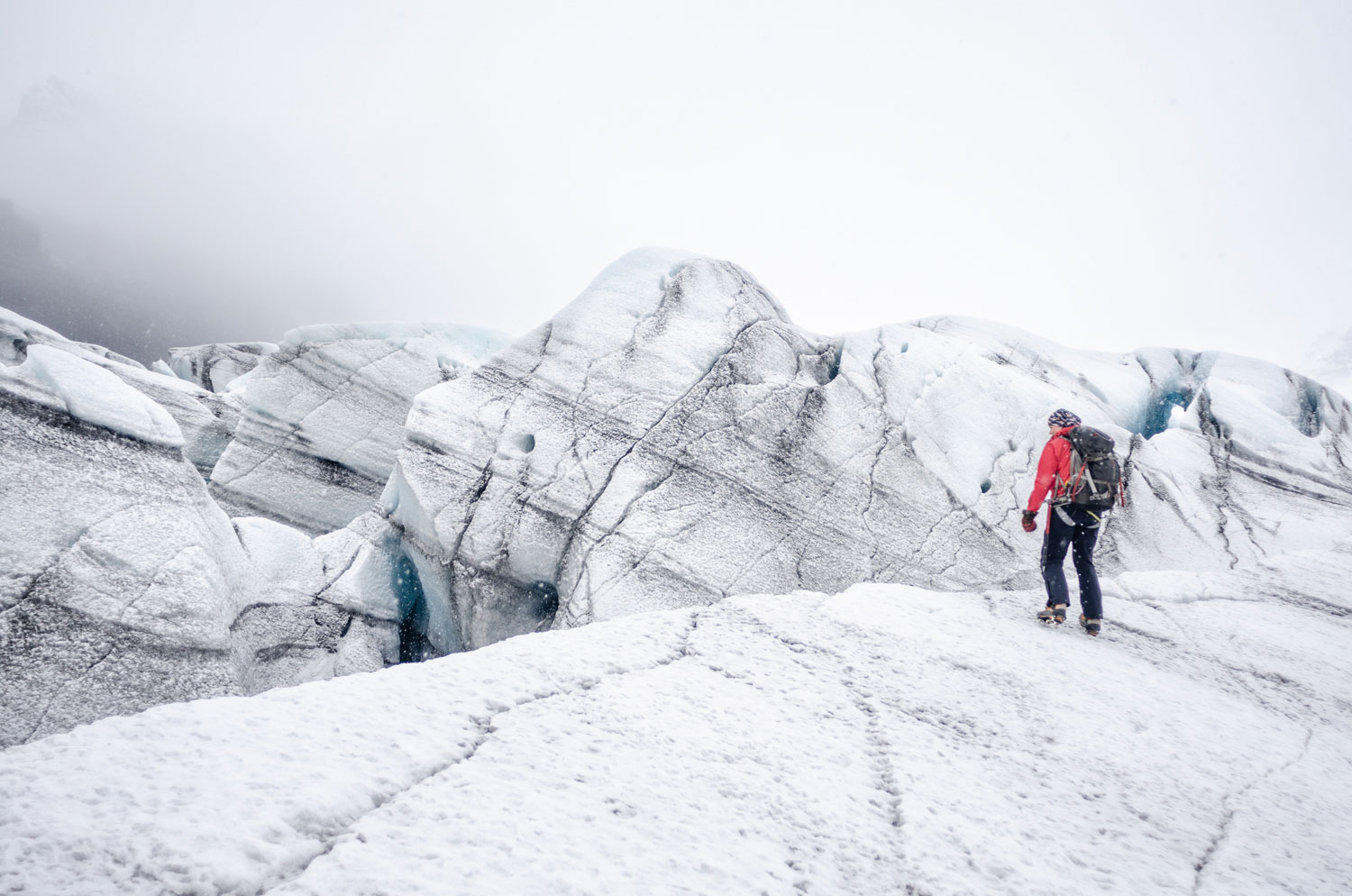 Randonnée sur le glacier Vatnajökull en hiver